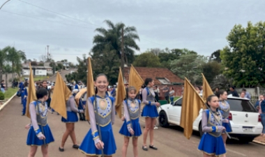 Desfile cívico celebra Independência do Brasil com emoção e patriotismo em Entre Rios do Sul