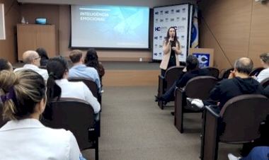Colaboradores do Hospital de Clínicas participam de palestra sobre inteligência emocional
