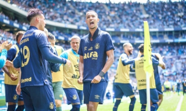 Grêmio supera o Vitória e alcança a 8ª colocação no Campeonato Brasileiro