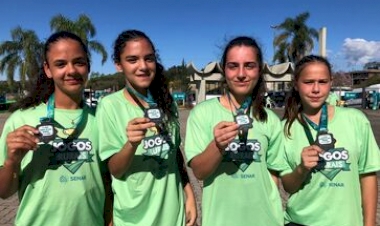 Alunas da Escola Dom João Becker representam o município nos Jogos Rurais em Veranópolis