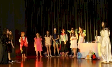 Apresentação teatral na URI encanta público com a peça “O Livro dos Mistérios”