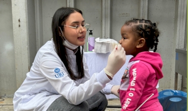 Ensino Odontologia da URI orienta crianças para escovação dental correta na empresa Comil