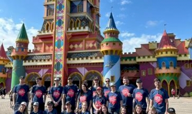 Alunos do curso de Inglês do Senac Erechim participam de imersão no Beto Carrero World