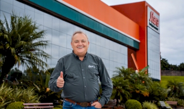 Curso de Administração da URI promove palestra com proprietário da indústria Stara