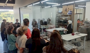 Estudantes da URI fazem visita técnica em organizações de Santa Catarina