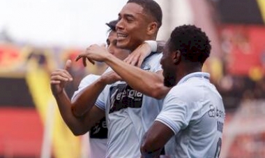 Grêmio encerra o Brasileirão com goleada de 4 a 0 sobre o Sport e garante vaga na Copa Sul-Americana