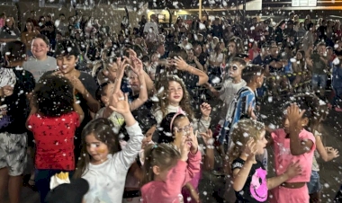 Evento Circense Encanta Comunidade no Erebango Natal e Encanto 2025