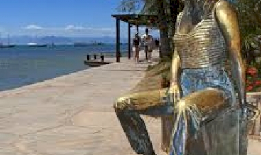 Brigitte Bardot parou o Rio de Janeiro em 1964 e transformou a vida em Búzios