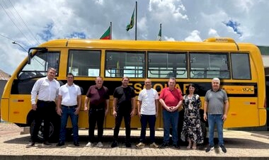 Administração Municipal de Erebango reforça investimentos na educação com aquisição de novo ônibus escolar