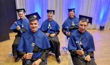 Novos engenheiros mecânicos colam grau