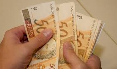 Salário mínimo de R$ 1.621 começa a ser pago aos trabalhadores brasileiros