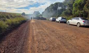 Comunidade de Entre Rios do Sul paralisa ERS-483 em mobilização popular