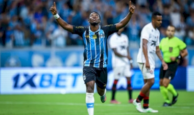 Em noite de grave lesão de Marlon, Grêmio bate o Vitória por 2 a 0 pelo Campeonato Brasileiro