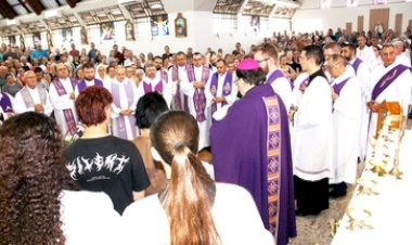 Despedida marcada pela fé reúne comunidade em Viadutos para as exéquias do Pe. Edinaldo