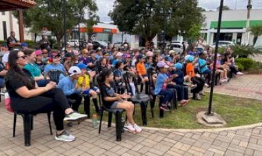 RecreArte encanta público com novas atrações na carreta-palco do Sesc-RS em Ipiranga do Sul.