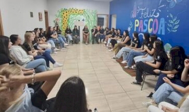 Curso de Fisioterapia realiza visita à Associação Aquarela Pró-Autista