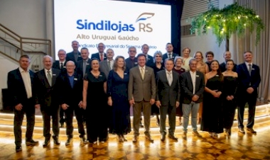 Sindilojas Alto Uruguai empossa nova diretoria e destaca  união do setor em solenidade com lideranças estaduais