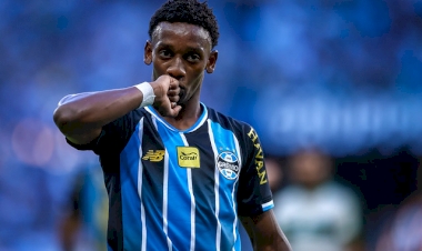 Com gol de Mec, Grêmio bate o Coritiba e sobe na tabela do Brasileirão