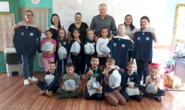 Entrega de Uniformes Escolares reforça compromisso com a educação em Floriano Peixoto