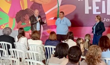 URI Erechim realiza lançamento de obras na Feira do Livro