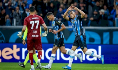 Carlos Vinícius e Tetê marcam para o Grêmio vencer de virada o Santos pelo Brasileirão