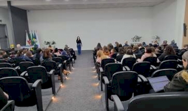 Secretaria de Educação e Sicredi promovem atividade sobre Educação Fiscal e Financeira para estudantes dos 5º anos