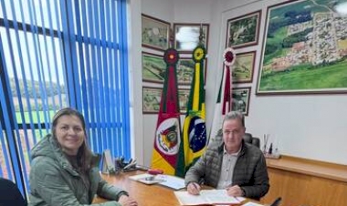 ​ Vice-prefeita Luciana Folle assume como prefeita em exercício de Ipiranga do Sul   --