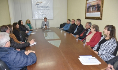 Sindilojas Alto Uruguai recebe equipe da Fecomércio-RS para apresentação de soluções voltadas ao fortalecimento empresarial