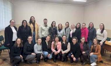 Psicólogas de Ipiranga do Sul participam de capacitação regional promovida pela AMAU/URI