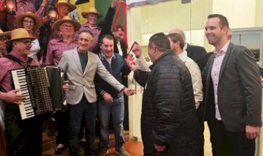 Presidente da AMAU participa da solenidade de inauguração do Centro de Atendimento ao Turista