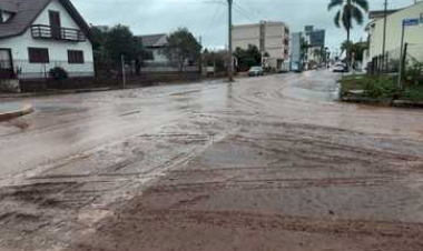 Temporal castiga a região: pontos do centro e bairros de Getúlio Vargas ficam alagados​