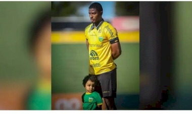 Filho de jogador do Ypiranga morre aos 2 anos após acidente