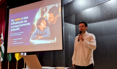 Famílias recebem orientações sobre como preservar a infância em um mundo digital