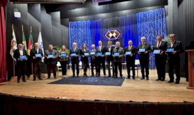 Homenagens marcam a abertura das comemorações dos 50 anos do Curso de Administração da URI