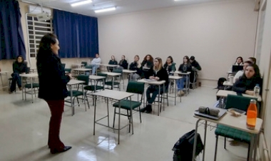 Arquitetura e Urbanismo da URI recebe informações sobre planejamento de cozinhas industriais 