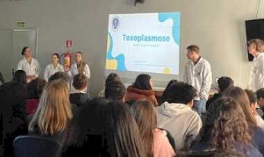Curso de Medicina da URI leva orientações à comunidade sobre influenza e toxoplasmose 