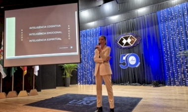 Psicóloga Luciana Deretti fala sobre escolhas e relações humanas na Semana de Administração da URI
