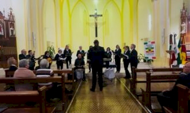 Coro Cantar é Viver participa de Encontro de Corais em Jacutinga