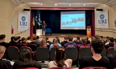 Palestra sobre aulas coletivas abre programação da Semana de Educação Física da URI 