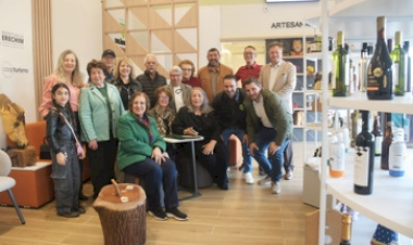CAT Regional recebe minibiblioteca do projeto Livro Livre