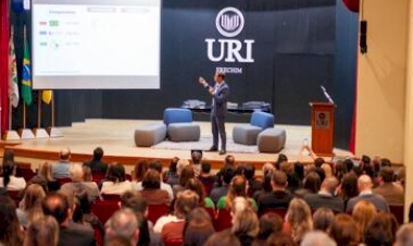 URI Erechim recebe MotIVA com foco nos impactos da Reforma Tributária
