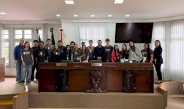 Alunos do SENAI visitam Câmara de Vereadores de Getúlio Vargas