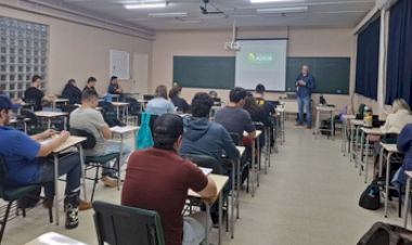 Aulas com empresas do agro aproximam estudantes da Agronomia da URI com a realidade do setor