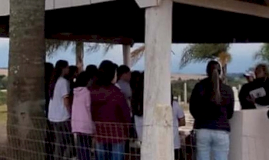 Erebango recebe estudantes da Escola Érico Veríssimo em visita ao Cemitério do Combate