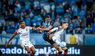 Em casa, Grêmio vence o Athletico-PR por 2 a 0 e sai da zona de rebaixamento