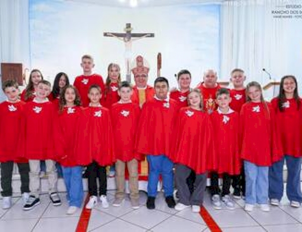 Celebração do Crisma é realizada na Igreja Nossa Senhora da Saúde, sede do município de Floriano Peixoto