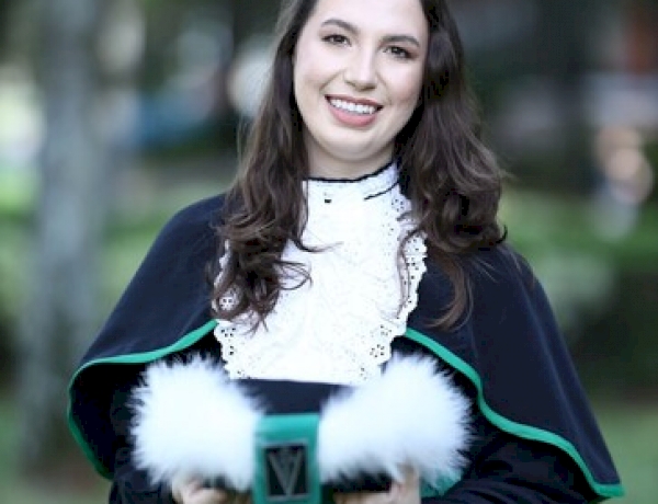 Diplomada em Medicina Veterinária pela URI Erechim é aprovada em programa de Residência da UFRGS