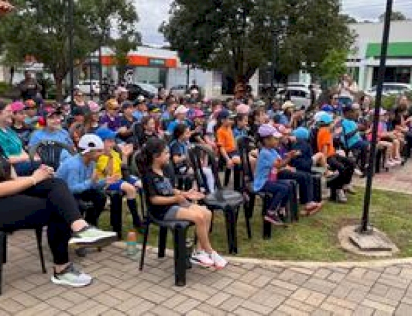 RecreArte encanta público com novas atrações na carreta-palco do Sesc-RS em Ipiranga do Sul.