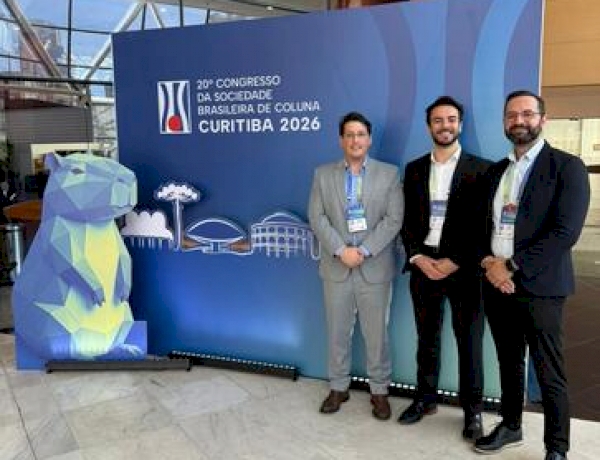 Equipe do OrtoHC participa de atualização em cirurgia da coluna 