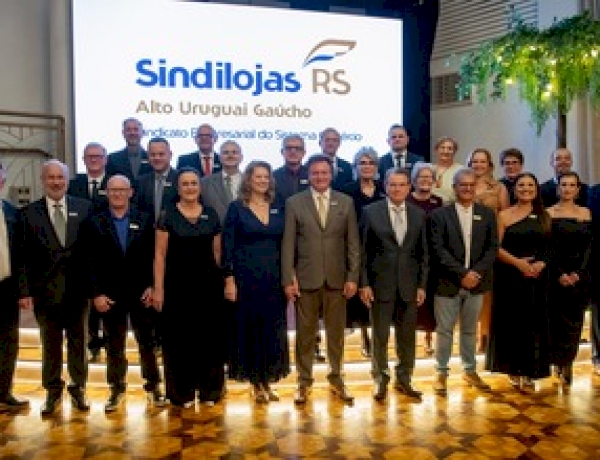 Sindilojas Alto Uruguai empossa nova diretoria e destaca  união do setor em solenidade com lideranças estaduais